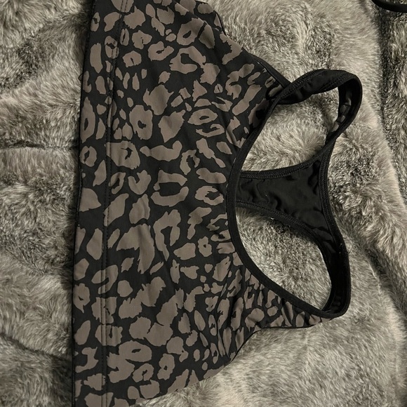 PINK Victoria's Secret Black and Gray Sports Bra with Elegant Design - Picture 1 of 3